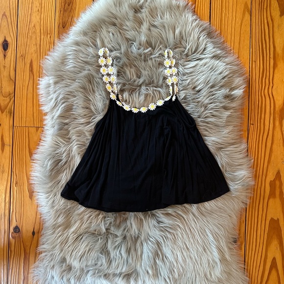 Black Tank-top with Daisy Detail Straps - Picture 6 of 6